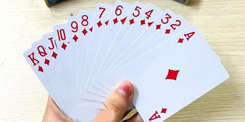 Xếp bài phù hợp đưa ra các bước đi khiến đối thủ khó dỡ
